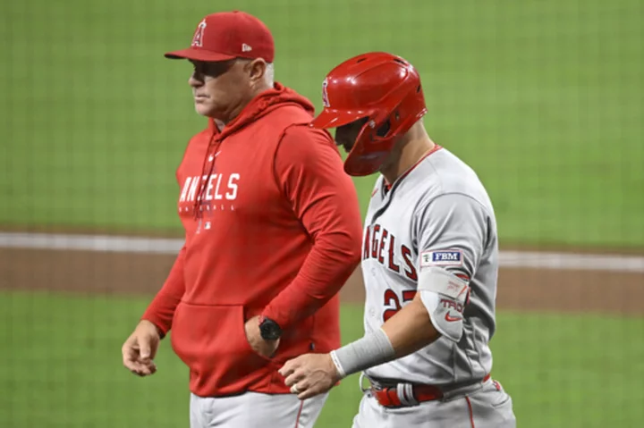 Mike Trout leaves Angels game with left wrist injury