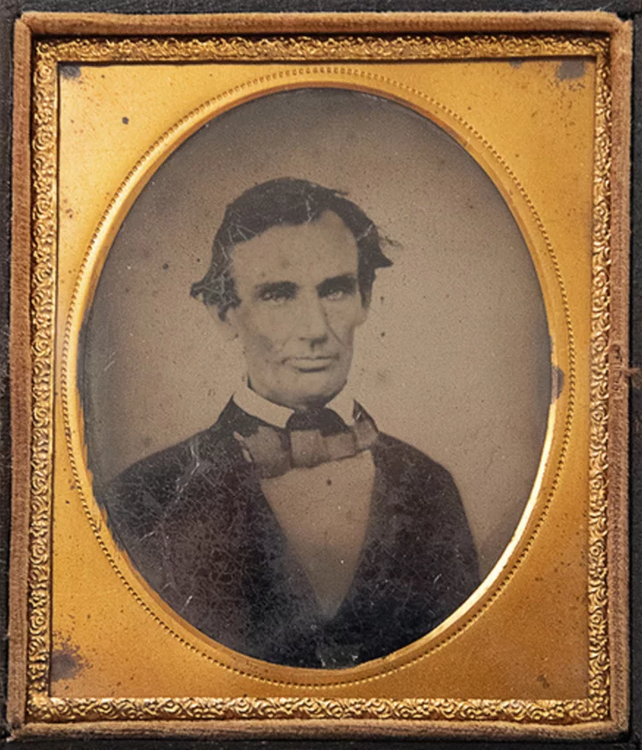 An Abe Lincoln photo made during his 1858 ascendancy has been donated to his museum in Illinois