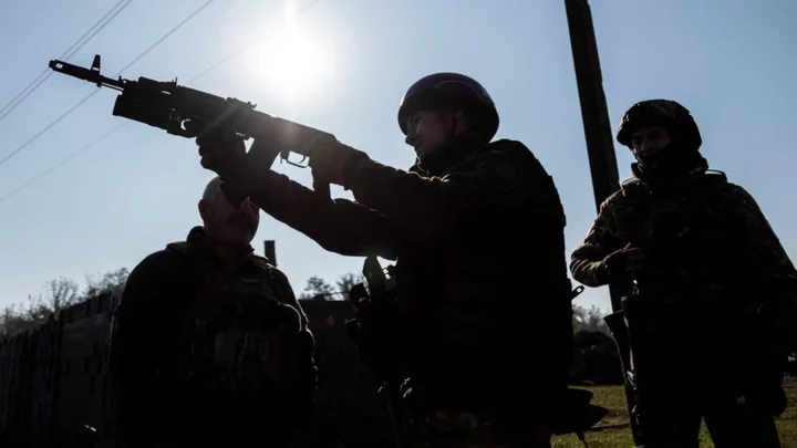 Ukraine war: Kyiv troop build-up reported across Dnipro river