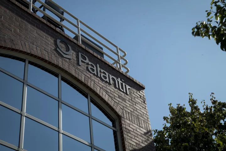 Palantir Gains After Posting Rosy Forecast, Touting Demand for AI Tools