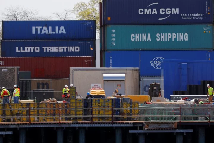US goods trade deficit narrows; retail inventories rise